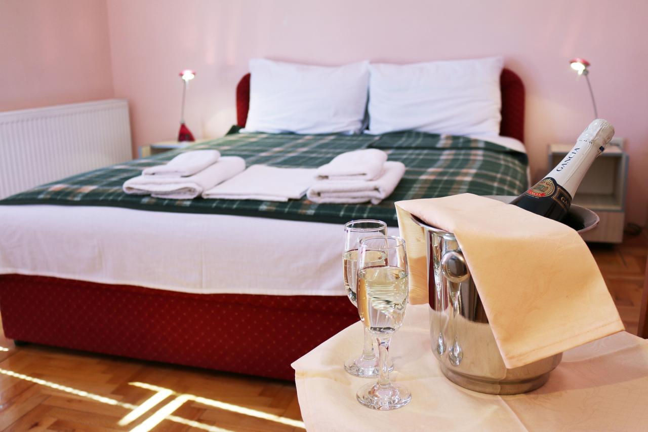 Hotel Montenegro Struga Ngoại thất bức ảnh